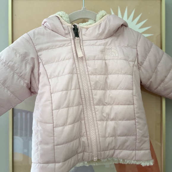 North Face baby pink puffer coat Sz 3-6mo - Picture 5 of 6